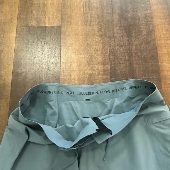 Lululemon Current State Board Short 9" Size 38 - Picture 3 of 8